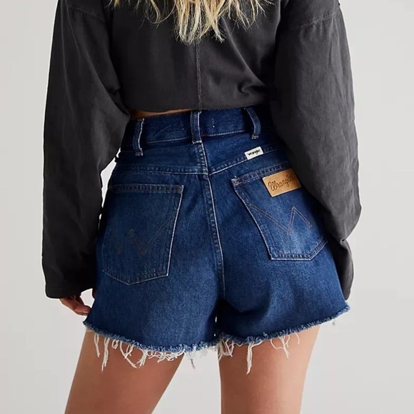 NWT Wrangler High Rise Festival Frayed Denim Shorts - Picture 1 of 10